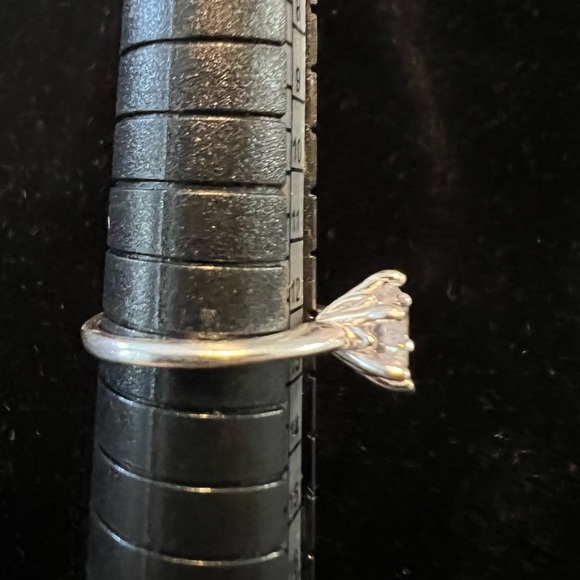 Engagement ring - Picture 2 of 2